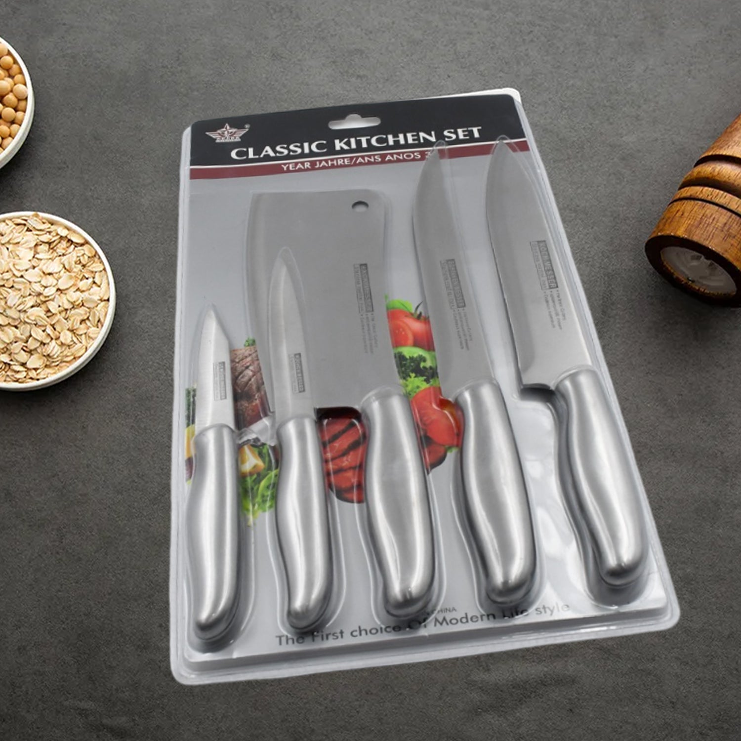 Essential 5-piece kitchen knives set with stainless steel blades. Essential 5-piece kitchen knives set with stainless steel blades.